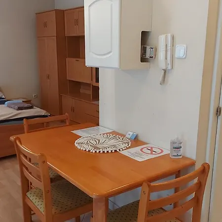 Pero شقة ديبريتْسين